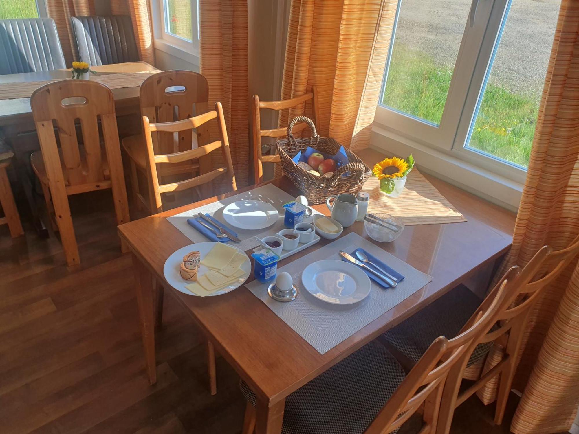 Clamping Schlaffaesser Im Wolfsschlucht Eifel Camping *